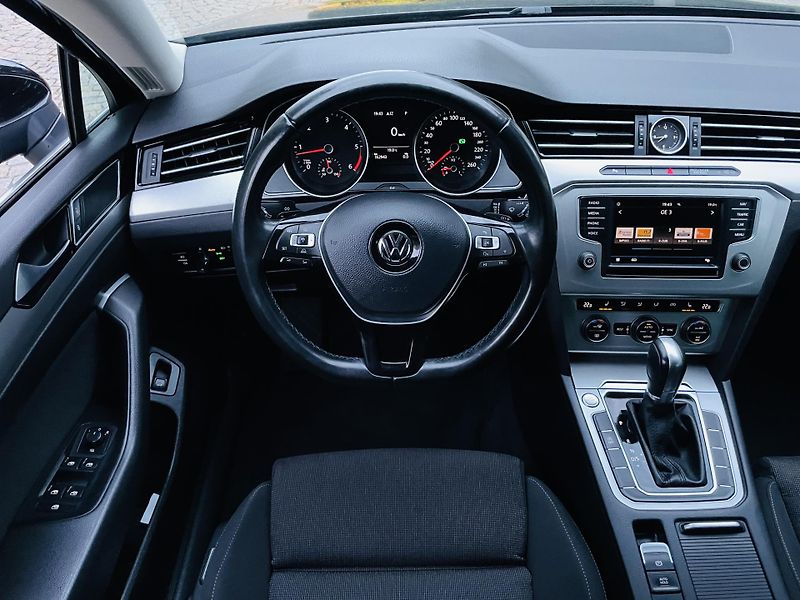 Volkswagen Passat 2.0TDI AUTOMAT VÝHŘEV SENZORY - fotka 26 z 48