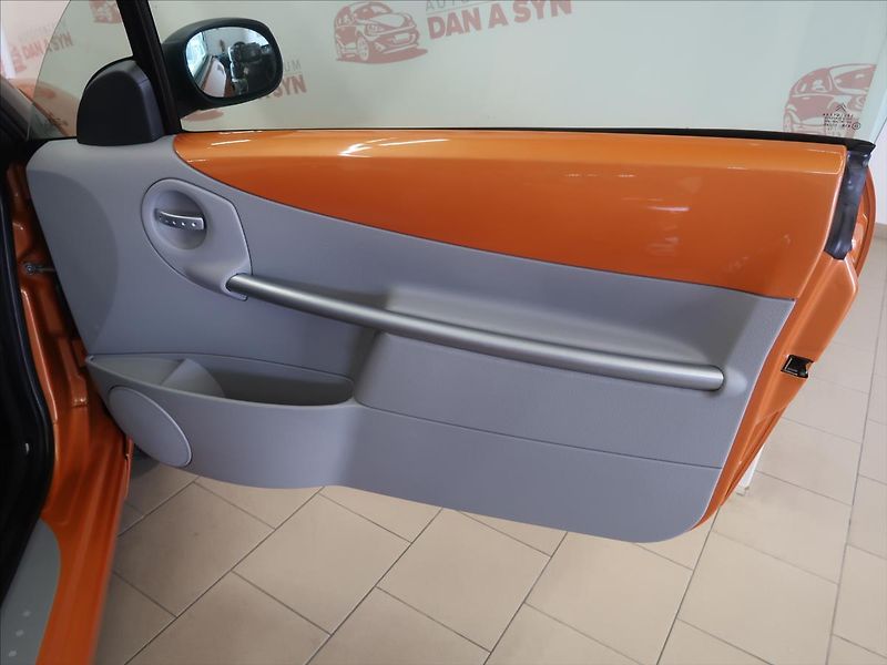 Citroën C3 1,4 i Pluriel - fotka 12 z 33