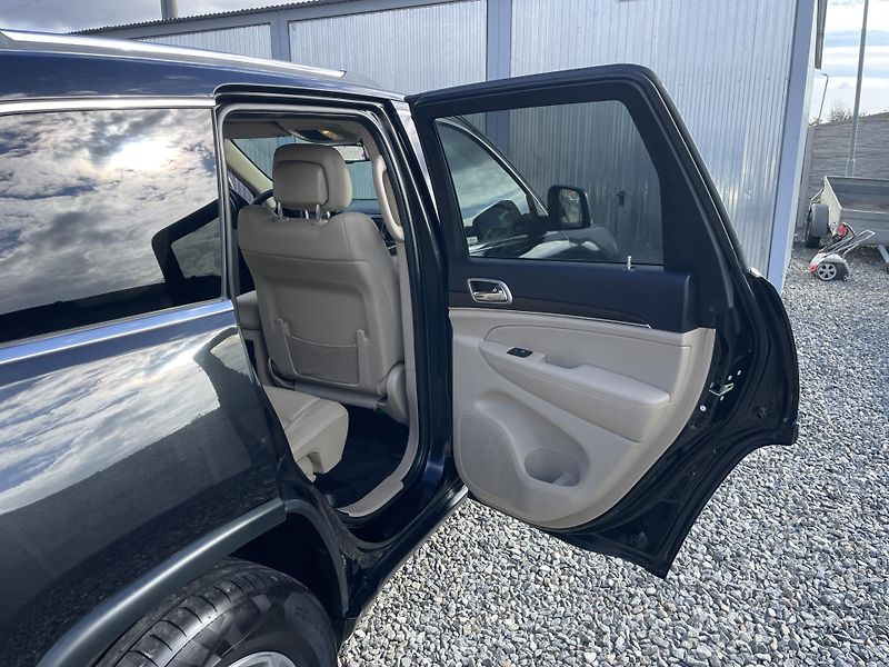 Jeep Grand Cherokee 3.0CRDi 4x4 250PS LIMITEED TOP - fotka 123 z 177