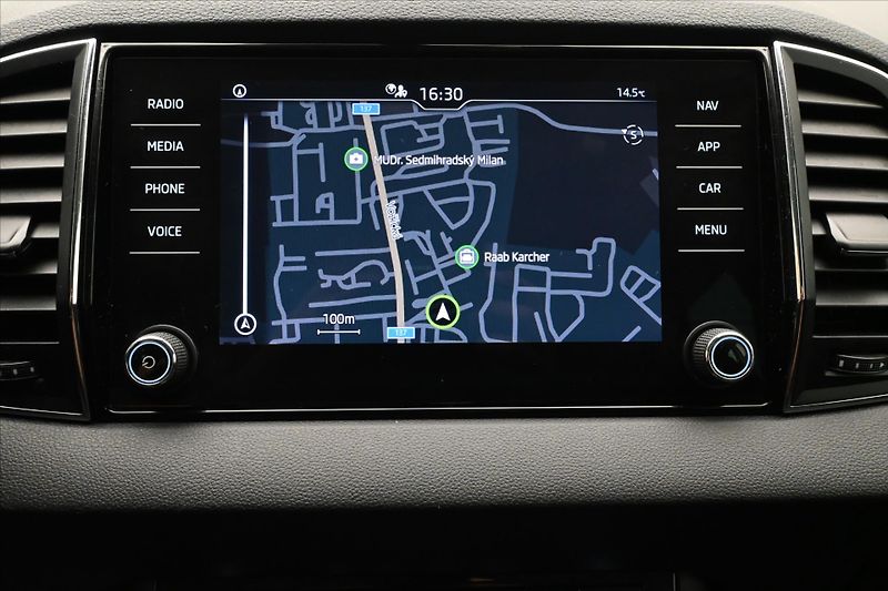 Škoda Karoq 2,0 TDI 85 kW DSG  VIRTUAL Zár - fotka 20 z 30