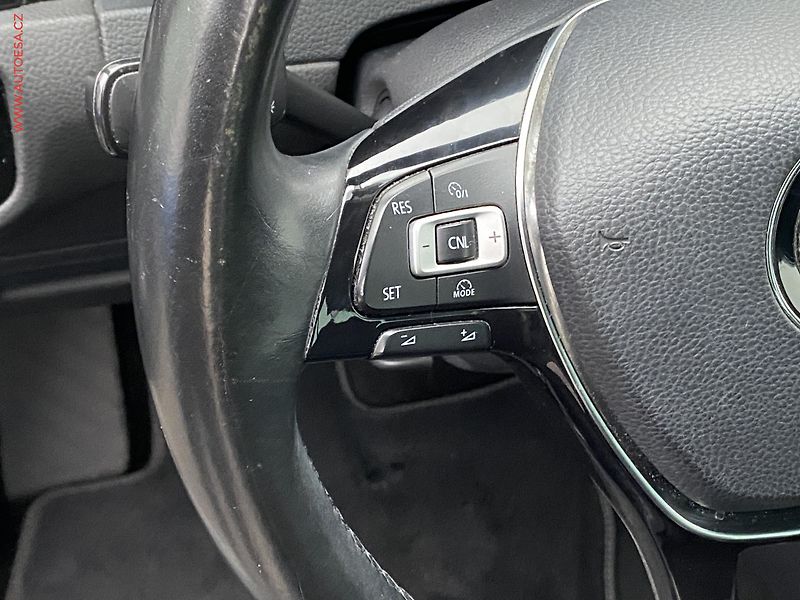 Volkswagen Golf (2013) 1.4 TSi, Highline, bixen - fotka 14 z 19