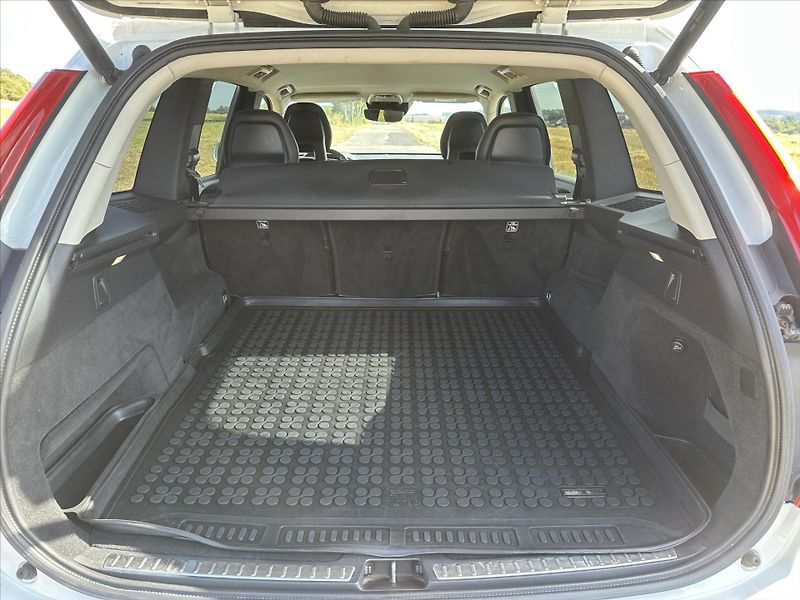 Volvo XC90 2,0 D 165kW Inscription CZ - fotka 10 z 38