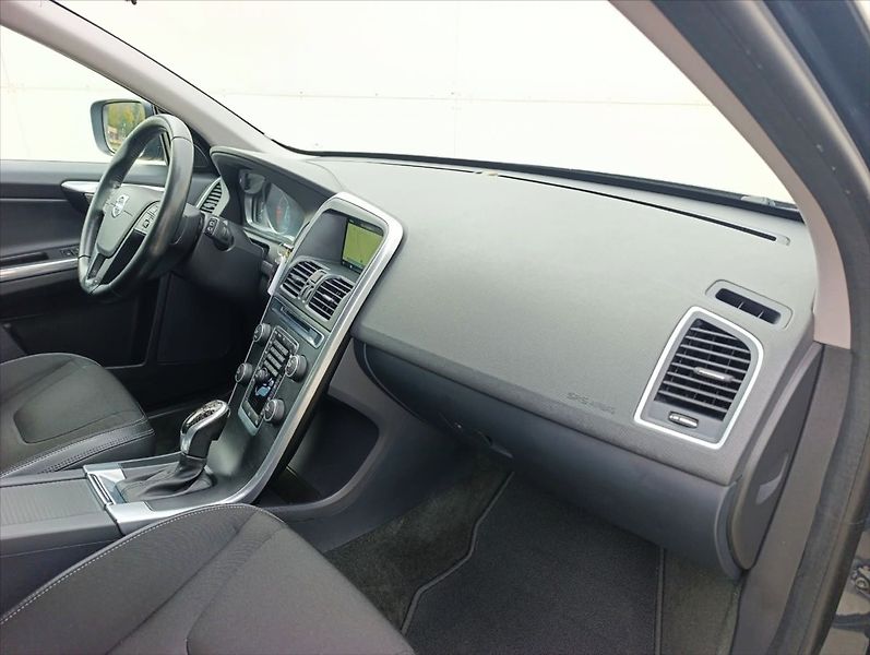 Volvo XC60 2,4 D4 Automat.4x4,Navi,Kůže, - fotka 26 z 32