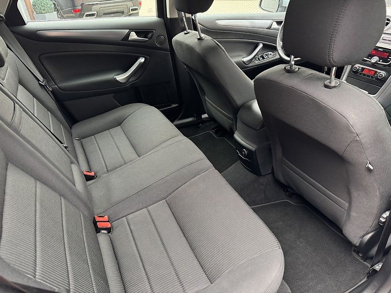 Ford Mondeo (2013) 1.6i EcoBoost Titanium Xenony - fotka 19 z 50