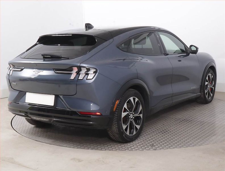 Ford Mustang Mach-E (2021) Standard Range AWD, SoH 94% - fotka 5 z 21