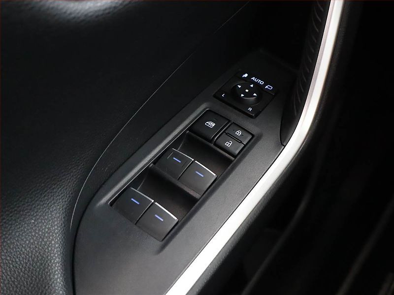 Toyota RAV4 (2022) 2.5 Hybrid - fotka 17 z 21