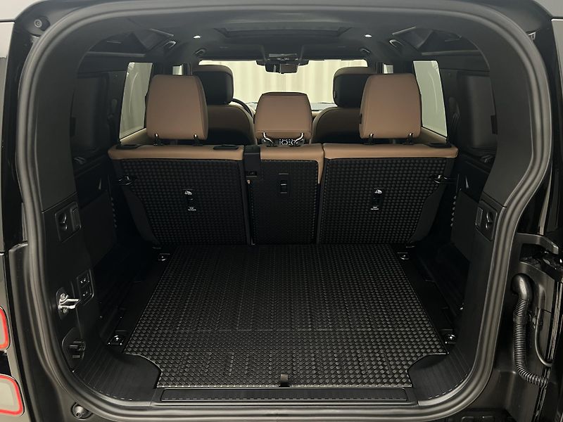 Land Rover Defender (2026) 110 P425 X-DYNAMIC HSE AWD Aut - fotka 51 z 53