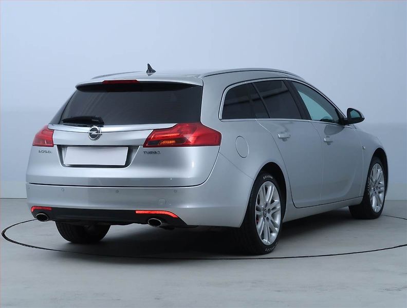 Opel Insignia (2010) 1.6 Turbo, Navi, Xenony - fotka 5 z 16