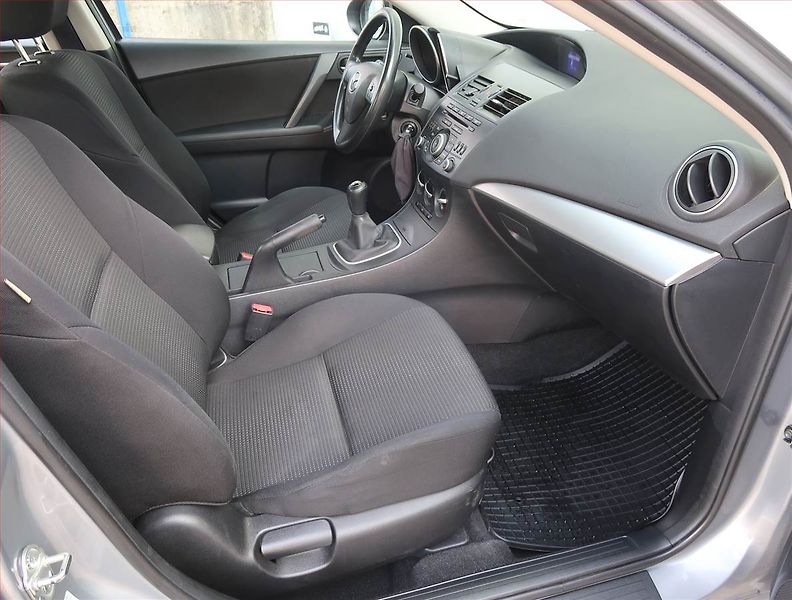 Mazda 3 (2013) 1.6 DI Turbo, nová STK - fotka 9 z 16