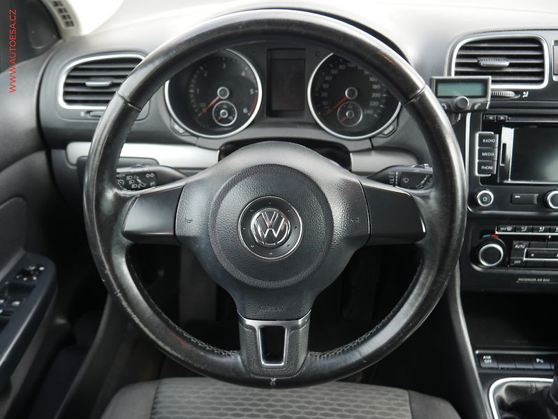 Volkswagen Golf (2013) 1.6 TDi VI, Navi, AC - fotka 14 z 16