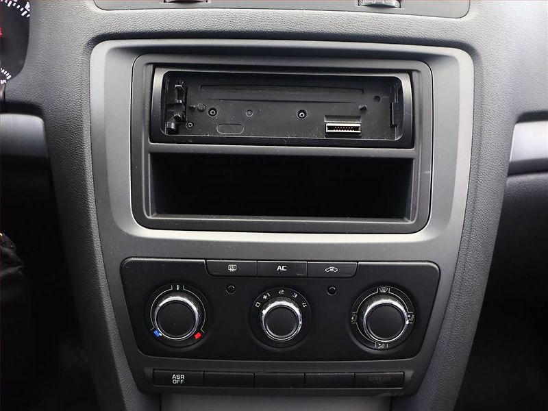 Škoda Octavia (2012) 2.0 TDI, Serv.kniha - fotka 10 z 14