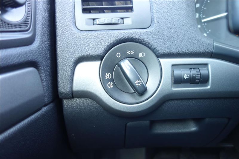 Škoda Octavia 1,6 i 75KW, ČR, SERVIS. KN. - fotka 25 z 35
