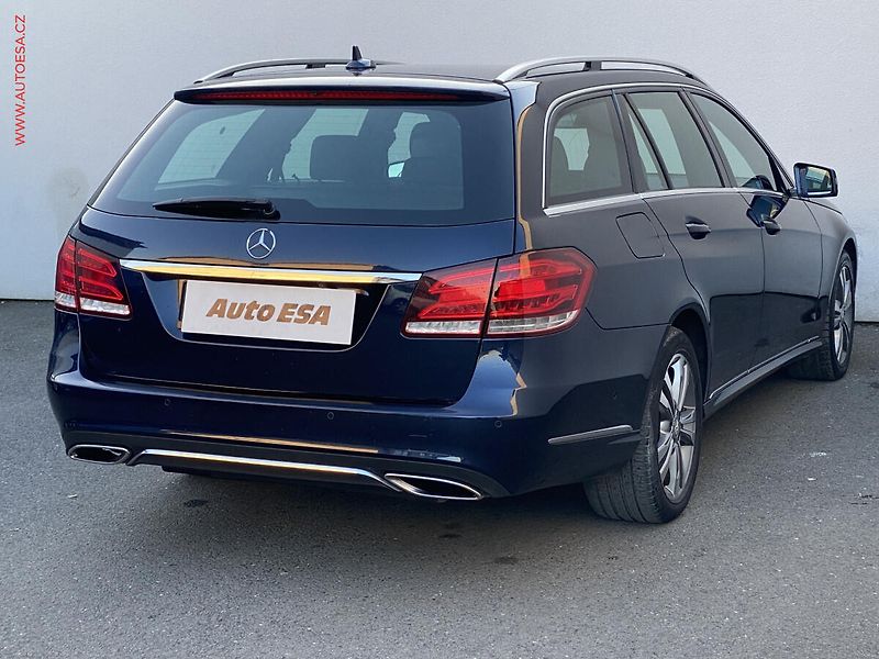 Mercedes-Benz Třídy E (2015) 3.0 CDi E350 4M, Avantgarde - fotka 4 z 21
