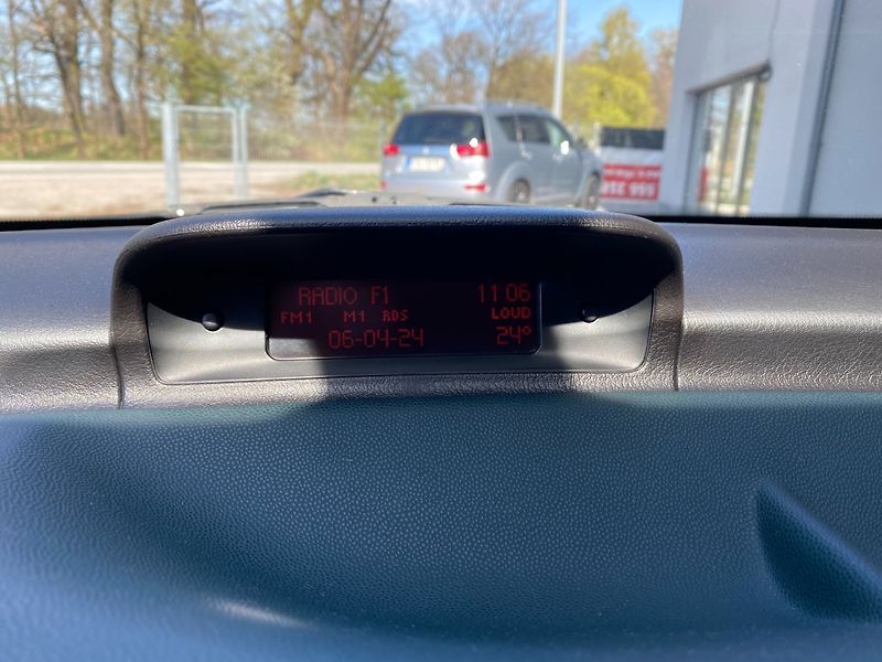 Peugeot 307 (2001) 2.0HDi Koupeno CZ - fotka 23 z 34