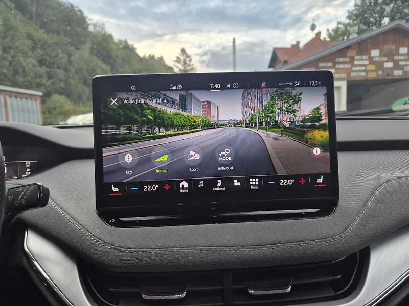 Škoda Enyaq 150kw, iV80 19ALU SOH 90% - fotka 31 z 44