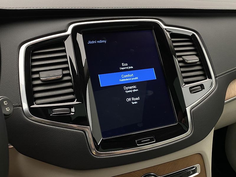 Volvo XC90 D5 AWD INSCRIPTION REZERVACE - fotka 52 z 56