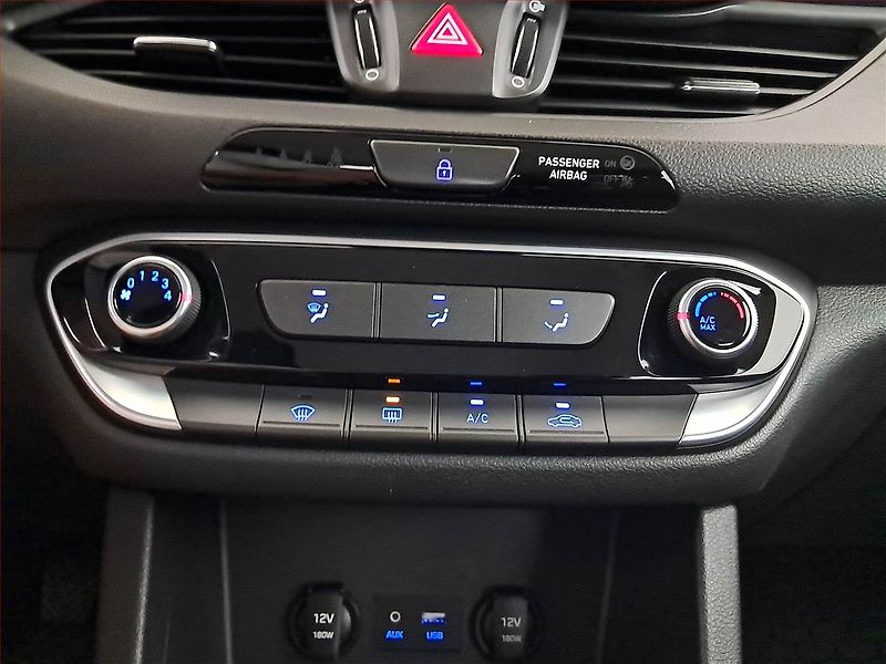 Hyundai i30 (2018) 1.0 T-GDI, Serv.kniha - fotka 17 z 18