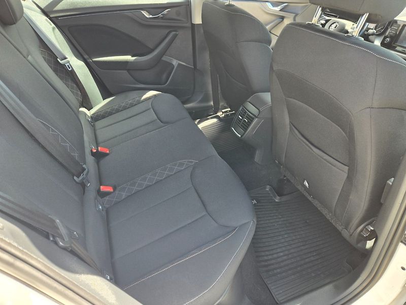 Škoda Kamiq (2023) 1.0 TSI - fotka 13 z 17