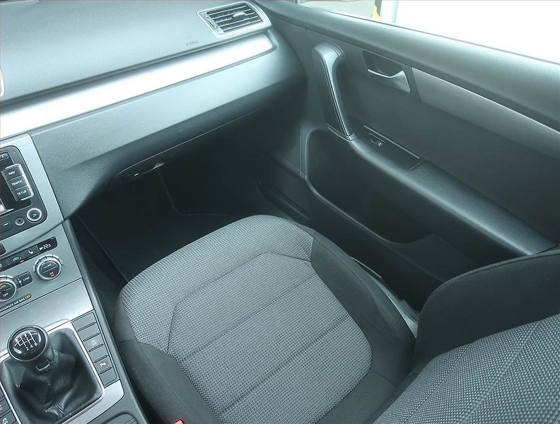 Volkswagen Passat (2013) Comfortline 2.0 TDI - fotka 8 z 16