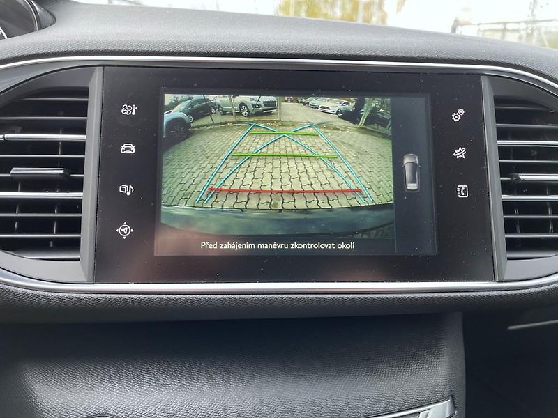 Peugeot 308 2.0 HDI 110 kW navi. serviska - fotka 17 z 26