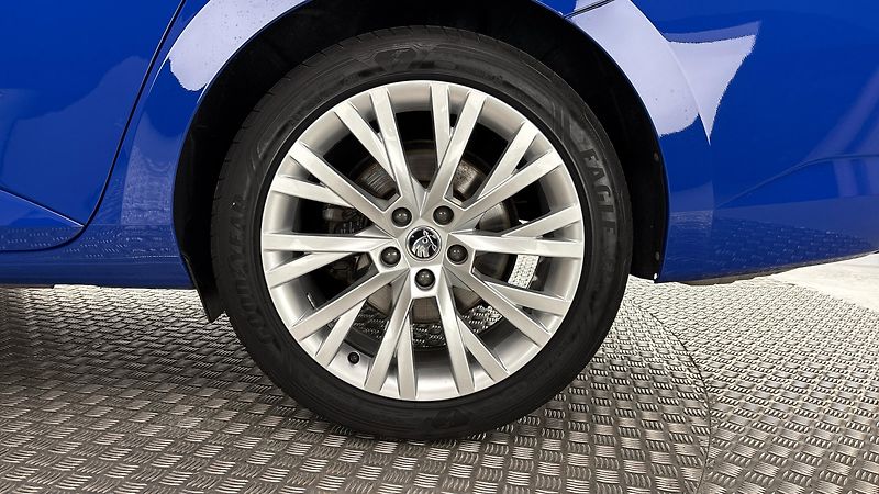 Škoda Superb 2.0 TSI DSG Style Combi - fotka 19 z 29