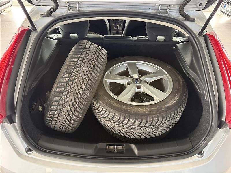Volvo V40 2,0   D2 88kW,SERVISKA, - fotka 24 z 26