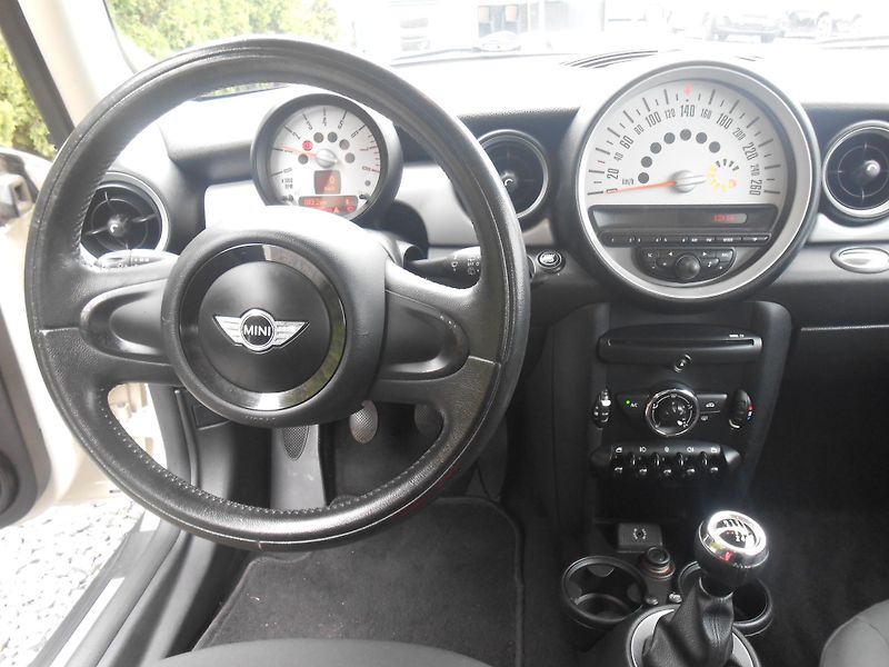 Mini One 1.6i. KLIMA,110TKm!!! - fotka 22 z 30