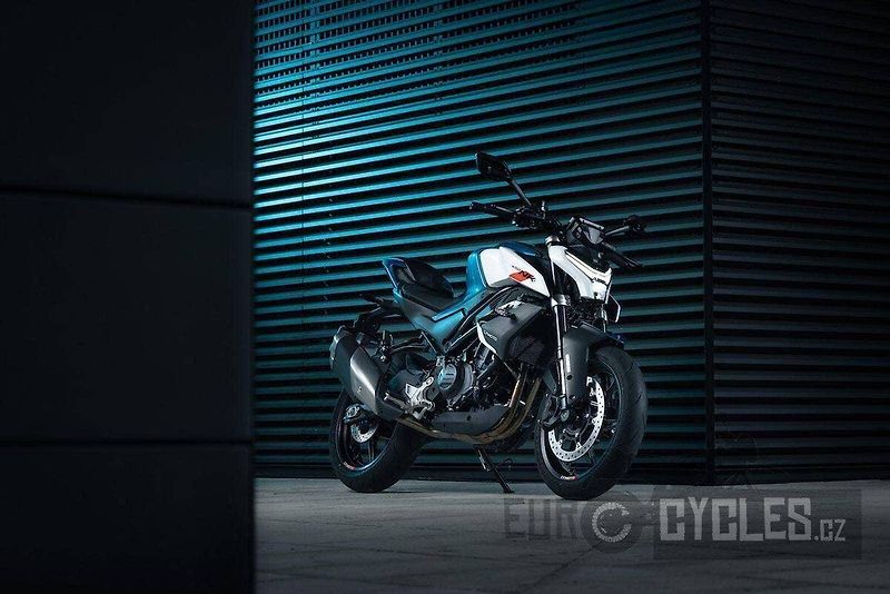 CFMOTO 450 NK (2026) - fotka 6 z 20