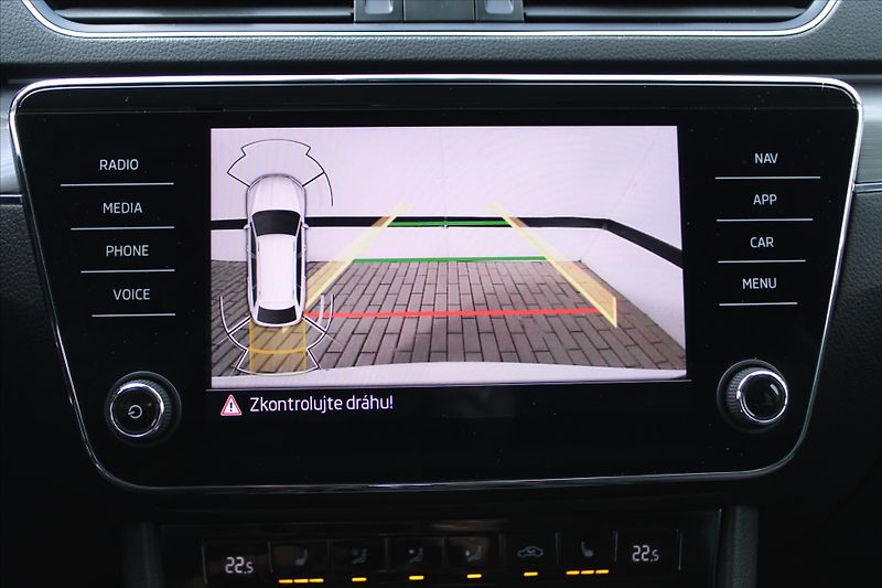 Škoda Superb 2.0 TDI SCOUT DSG ČR - fotka 20 z 31