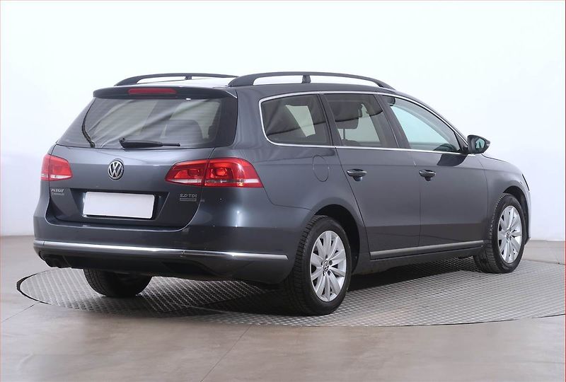 Volkswagen Passat (2012) 2.0 TDI, Automat - fotka 5 z 18