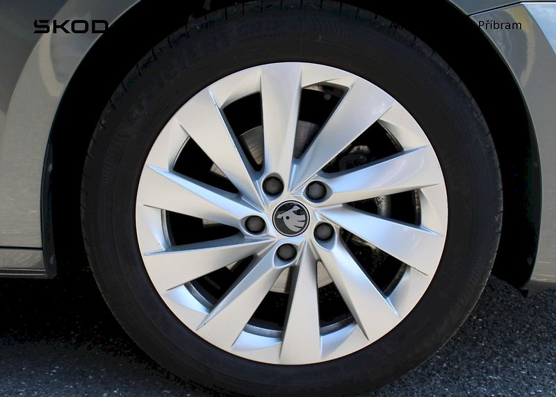 Škoda Octavia (2025) Top Selection 1.5TSI / 110kW 7 - fotka 24 z 24