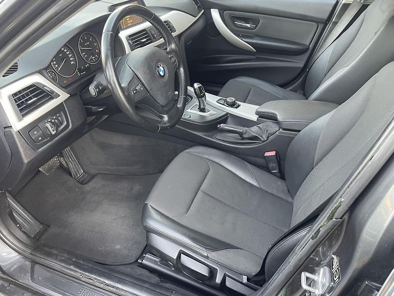 BMW Řada 3 318D - fotka 9 z 22