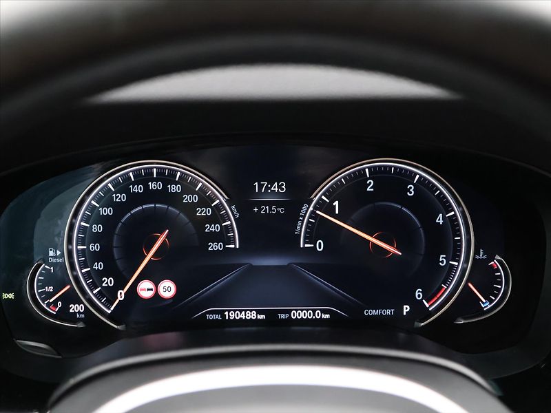 BMW Řada 5 3,0 530d 195kW xDrive CZ - fotka 17 z 37