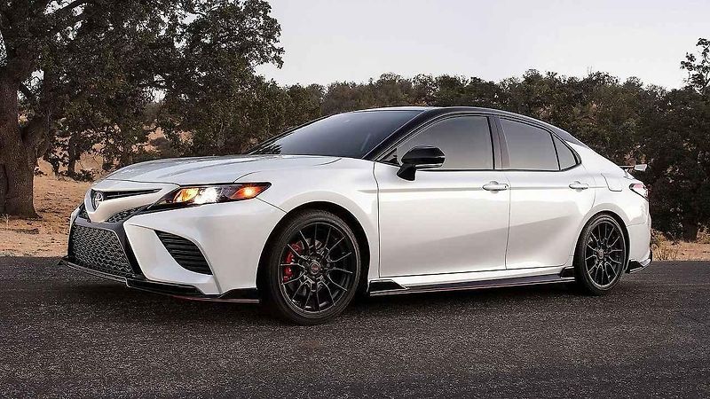 Neojblíbenějším autem roku je stejně jako před rokem Toyota Corolla. Připsala si 1 181 000 čárek.