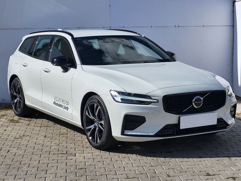 Volvo V60 PLUS DARK B4 FWD 145 kW - fotka 8 z 37