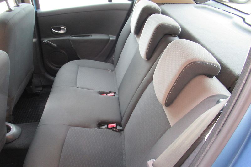 Renault Clio 1.2i  KLIMA  NAVIGACE - fotka 17 z 21