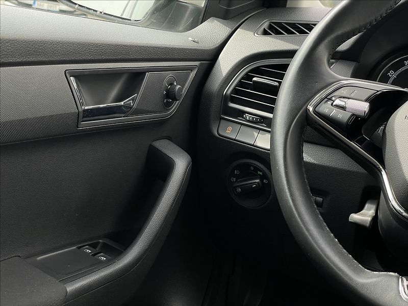 Škoda Fabia 1,0 TSI Combi Ambition Plus - fotka 13 z 23