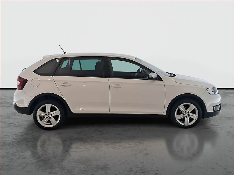 Škoda Rapid (2016) Spaceback 1.4 TDI, Xenony - fotka 6 z 16