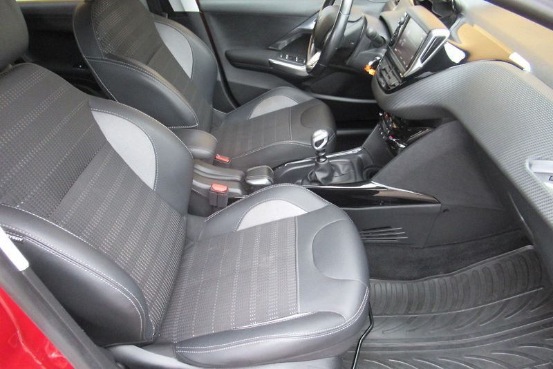 Peugeot 2008 1.2 PureTech AUT. KLIMA - fotka 21 z 25