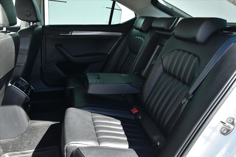 Škoda Superb 2.0TDi BIXENON KŮŽE ACC ČR - fotka 11 z 29