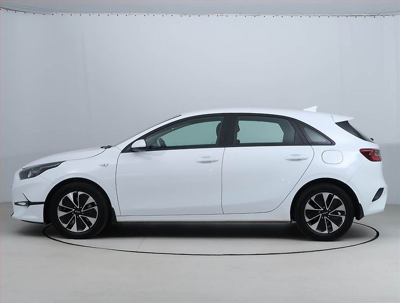 Kia Ceed (2025) Spin 1.0 T-GDI, ČR,1.maj - fotka 3 z 18