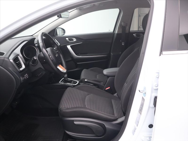 Kia Ceed SW 1,5 T-GDI 118kW TOP DCT CZ - fotka 10 z 30