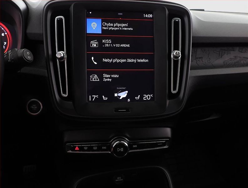 Volvo XC40 (2018) T3 - fotka 10 z 15