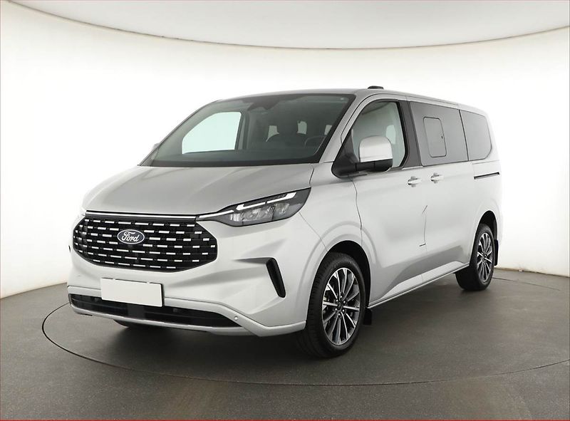 Ford Tourneo Custom (2025) 2.0 EcoBlue AWD - fotka 2 z 19