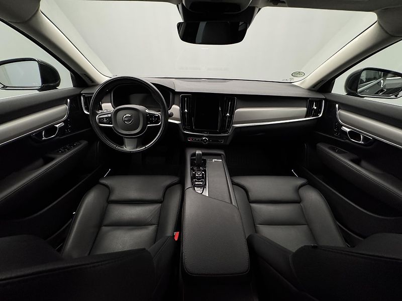 Volvo S90 B5 AWD MOMENTUM PRO  - fotka 24 z 45