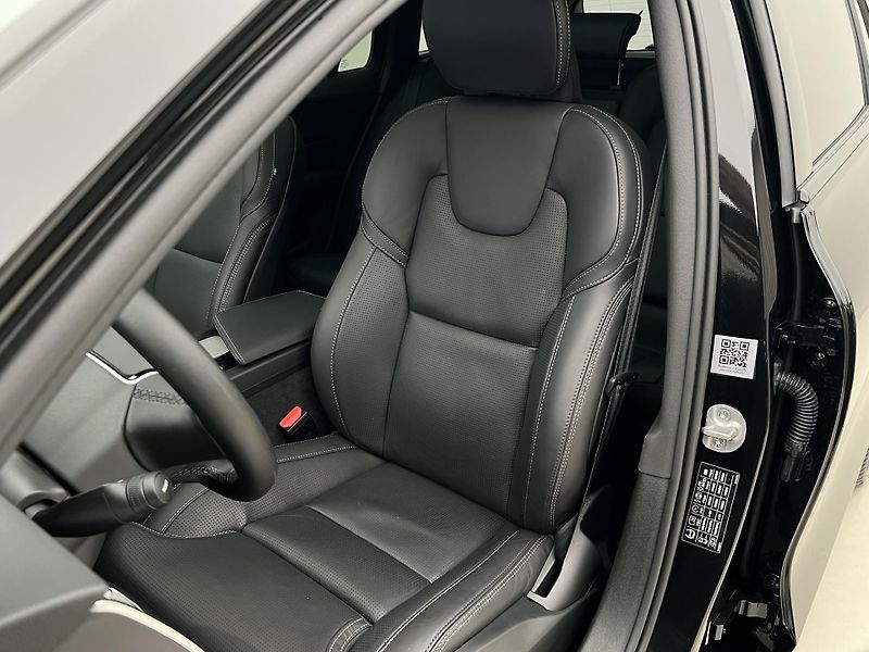 Volvo V60 B4 PLUS DARK PANORAMA - fotka 21 z 49