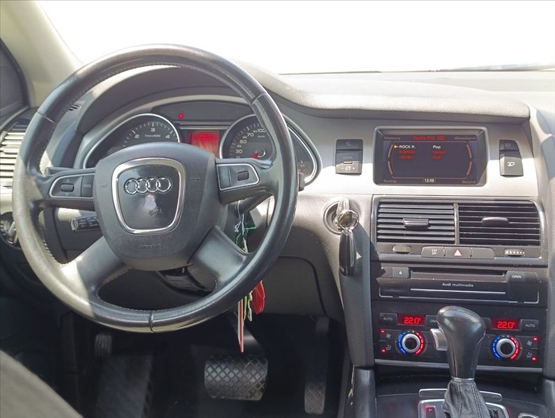 Audi Q7 3,0 TDi Quattro Autom.7Míst ČR - fotka 16 z 40