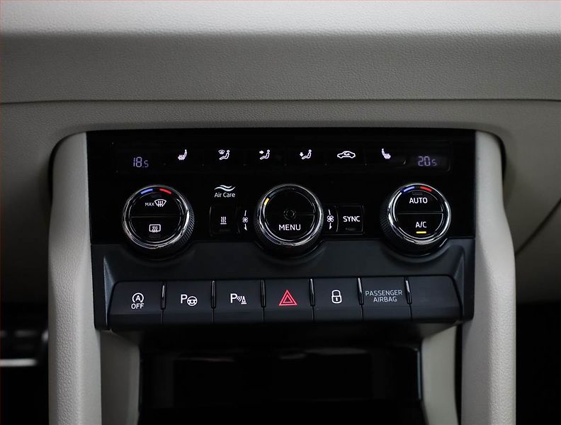 Škoda Karoq (2017) Style Plus 1.5 TSI - fotka 14 z 19