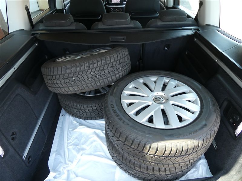 Volkswagen Sharan 2,0 TDi 110kW webasto, 2x kola - fotka 19 z 50