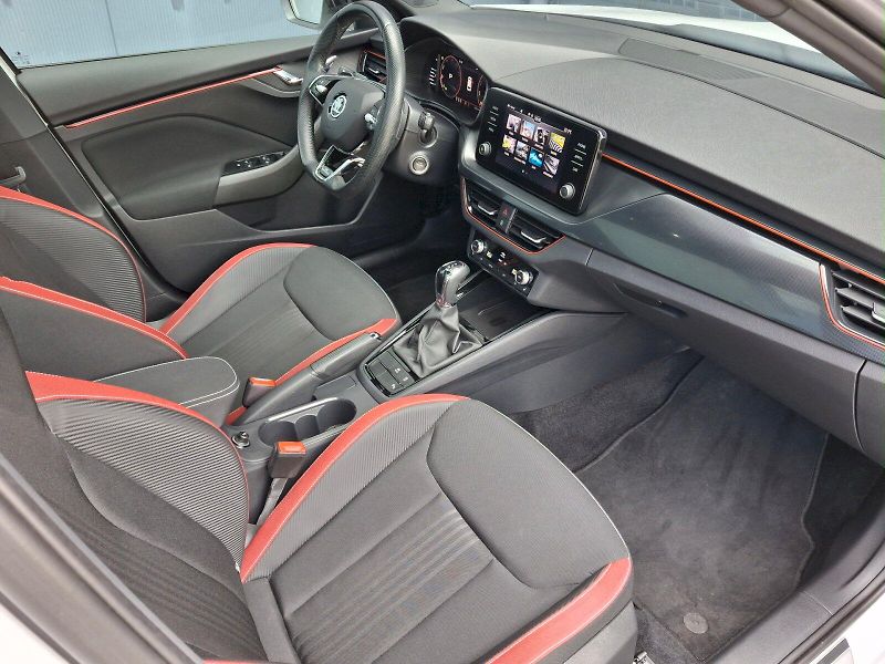 Škoda Kamiq (2023) Monte Carlo DSG 1,5TSi 110kW - fotka 23 z 35